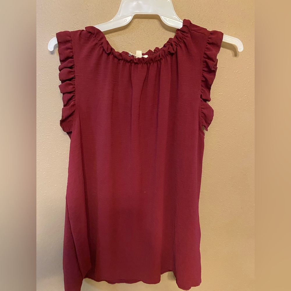 Ladies burgundy betsys boutique shop ruffed top size xl never worn
